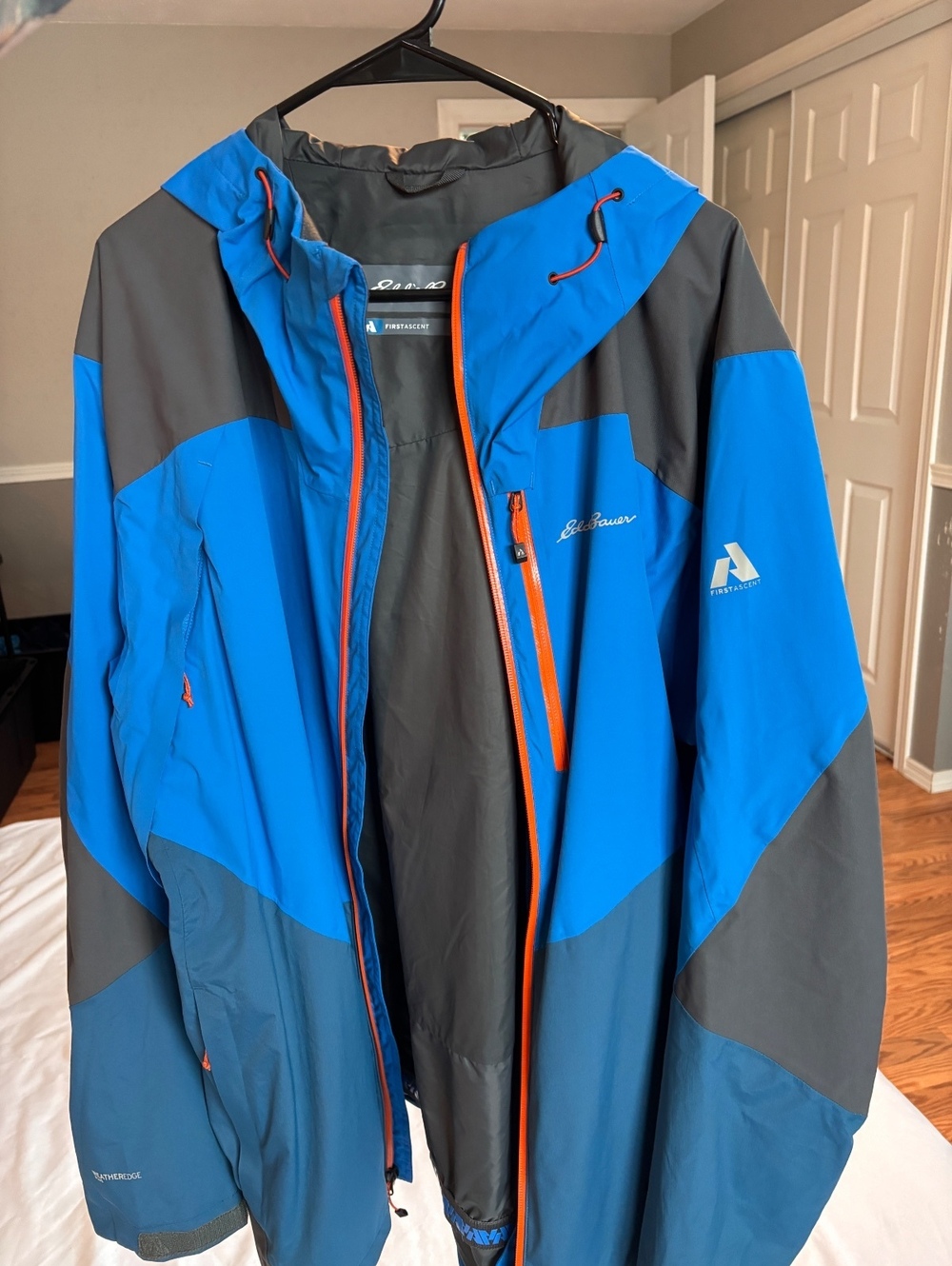 NWOT Eddie Bauer FIRST ASCENT SKI JACKET